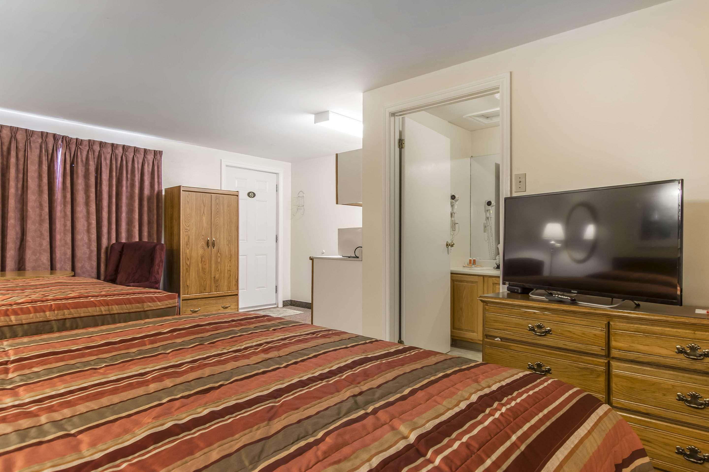 Econo Lodge Inn & Suites Saint John Exterior foto